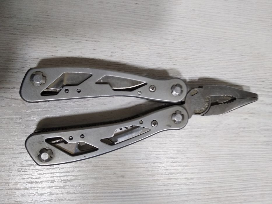 Компактный универсальный плоскогубцы MULTITUL