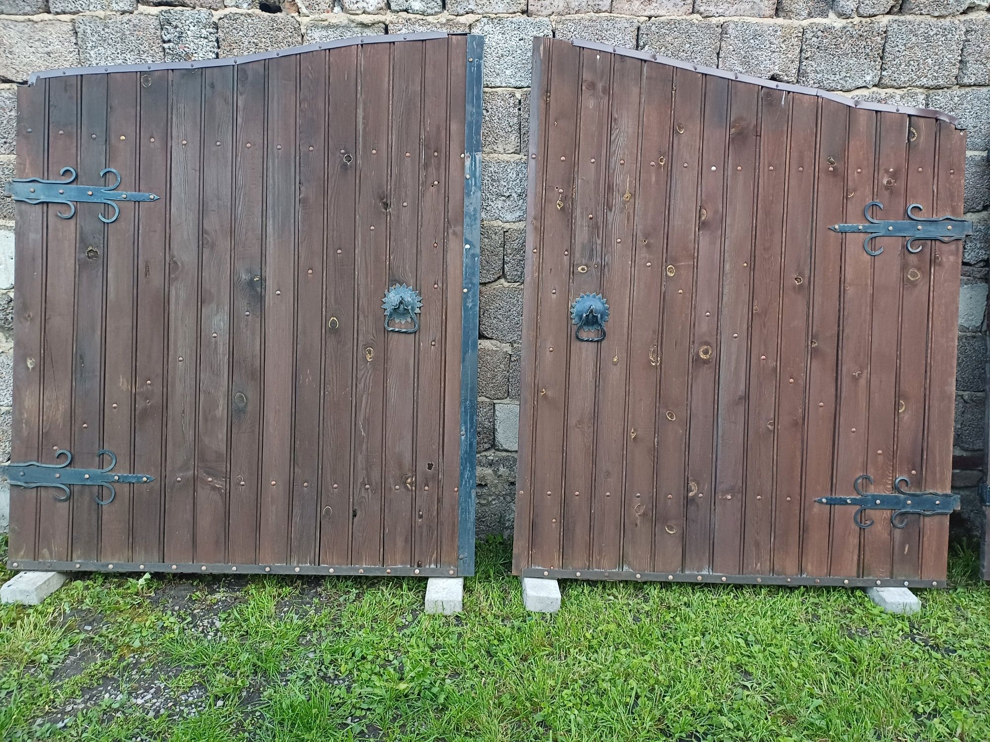 Порта гаражна и врата