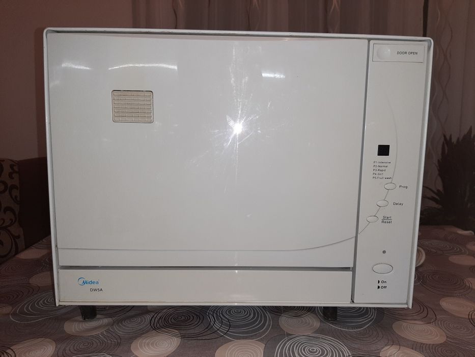 Съдомиялна Midea DW5A, работеща