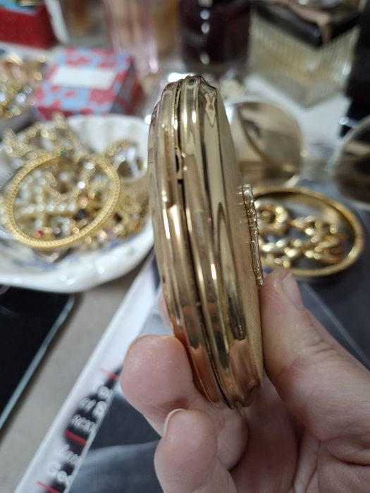 Винтидж пудриера Stratton Elizabeth 2