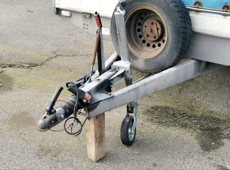 Remorcuta auto DONA 32