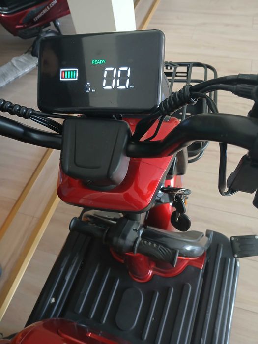 Акумулаторна триколка за възрастни хора