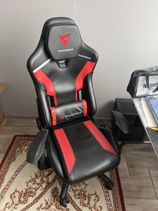 Продам игровое кресло thunder x3