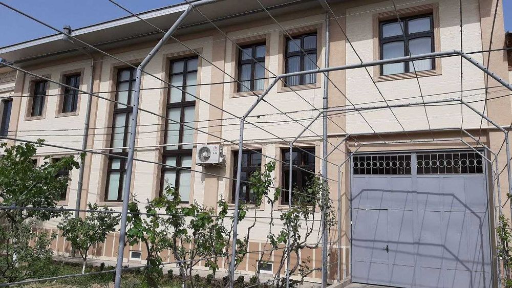 Продаётся двух этажный кирпичный дом в Хасанбае 10 соток