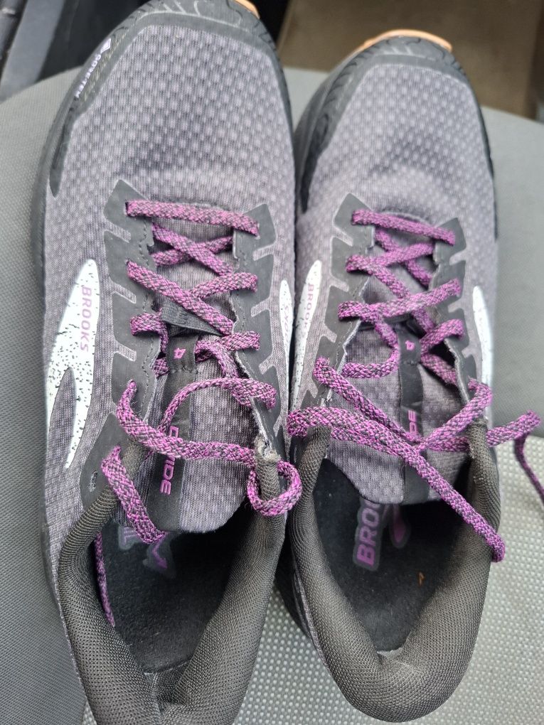 Adidasi Broooks Divide 4