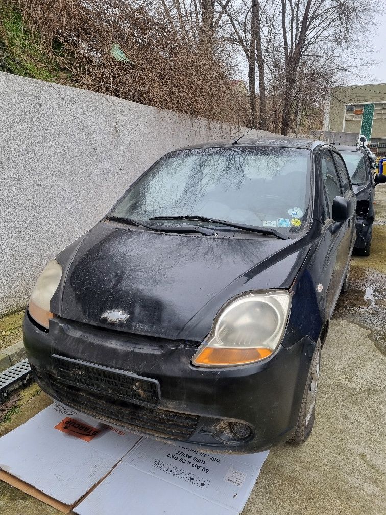 Dezmembrez Chevrolet spark