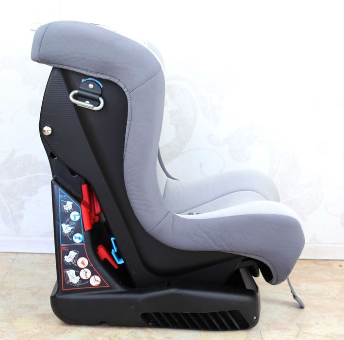 Детско столче за кола Chicco, което е подходящо за деца от 0 до 18 кг.