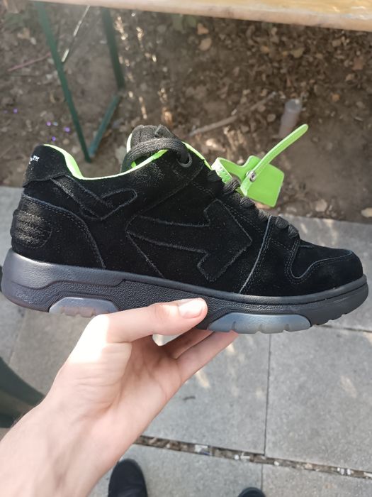 Off White Out of office black