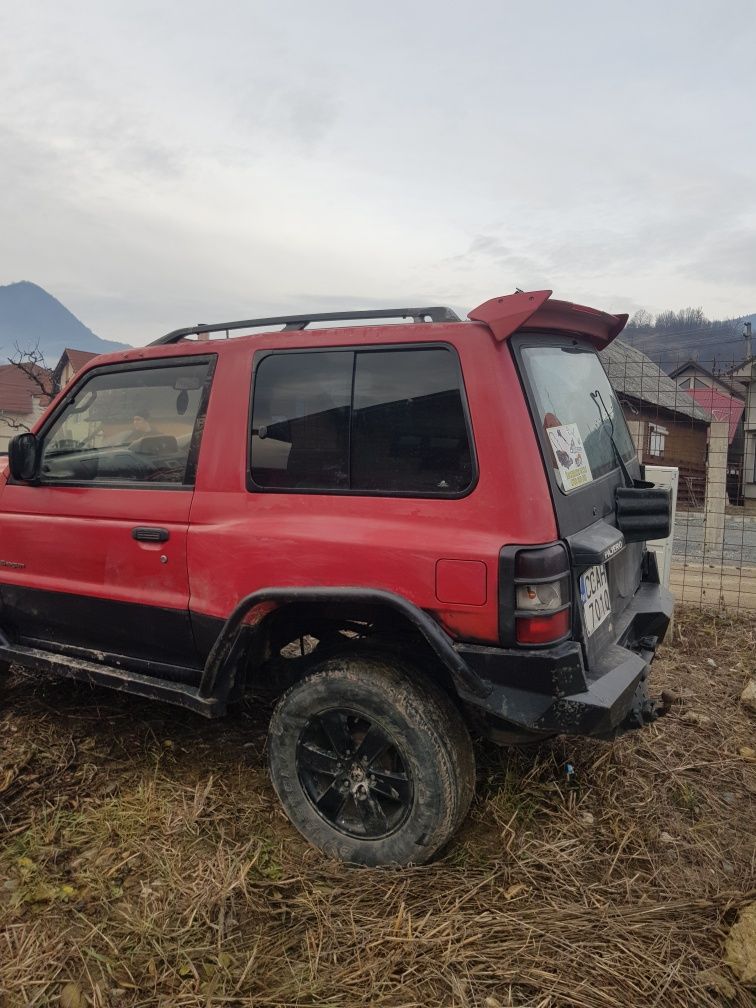 Dezmembrez mitsubishi pajero shogun motor 2.8 cutie manuală super sele