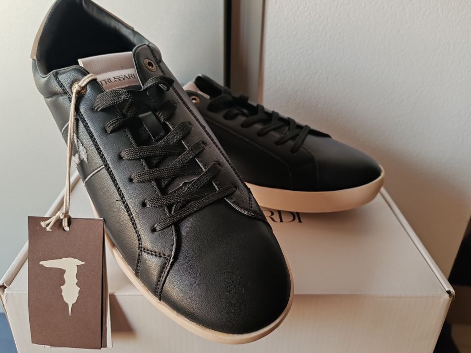 Vind adidași Trusardi din piele eleganti