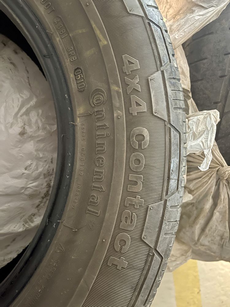 Продам комплект шин 235/65 R17