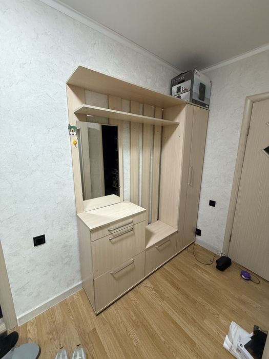 Шкаф в прихожую с зеркалом