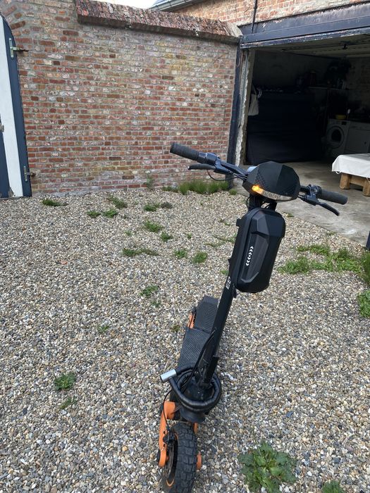 Vand sau schimb cu atv cross trotineta elecrica kukinrin G3,