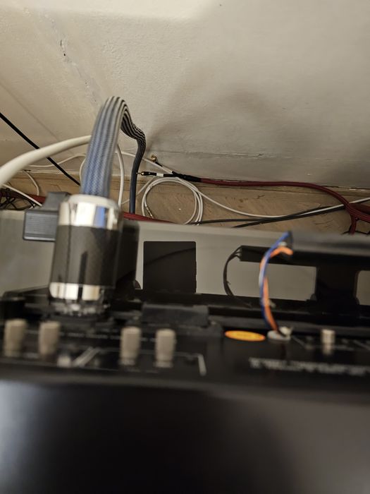 Tuner Accuphase T100.