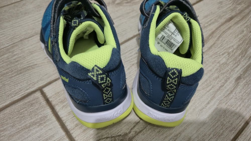 Adidasi Dechatlon copii mărimea 32