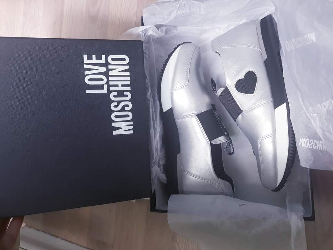 GUESS оригинални нови сникърси розово злато, LOVE MOSCHINO кецове