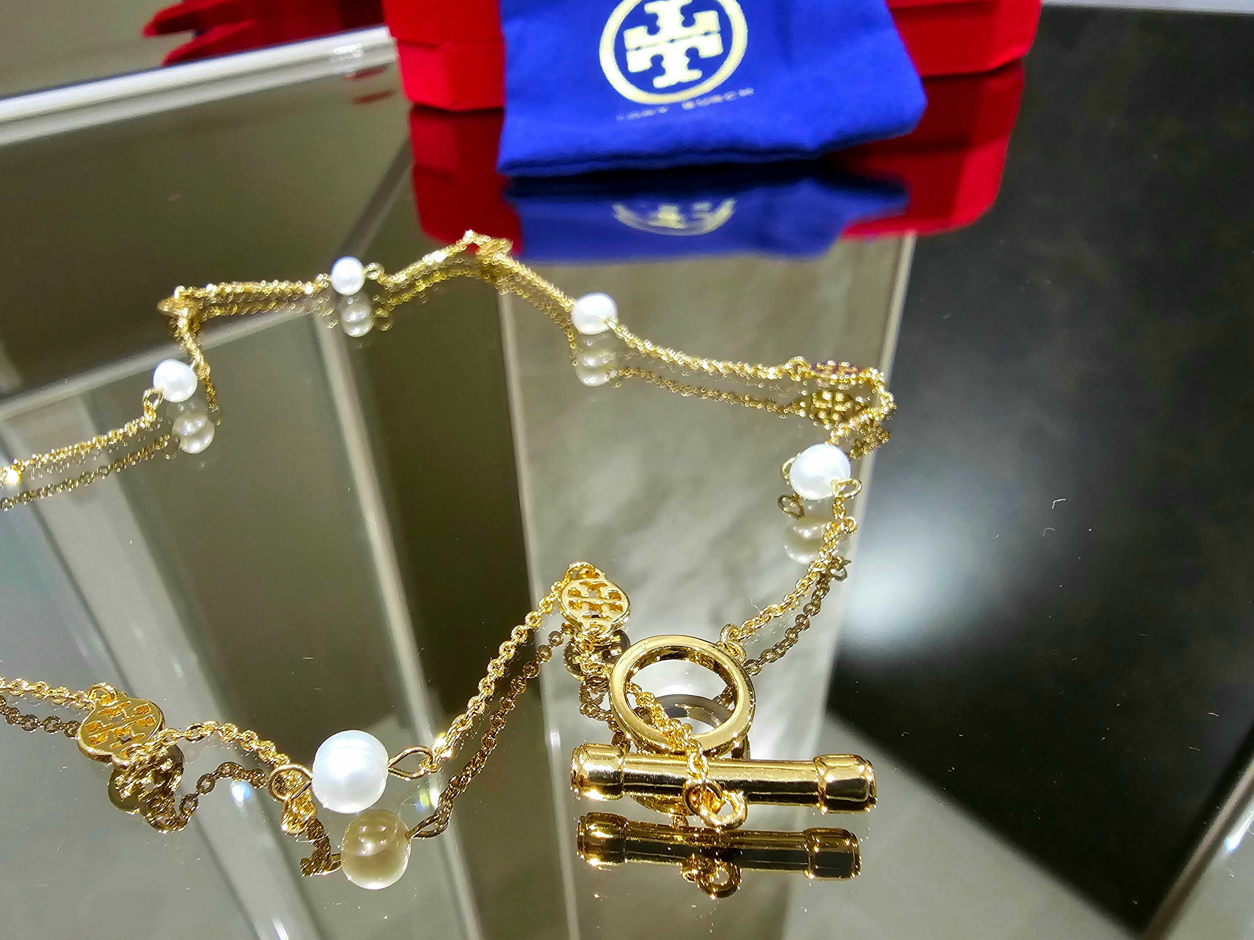 Tory Burch Yellow Gold Plated Kira Pearl Delicate Logo Дамско Колие