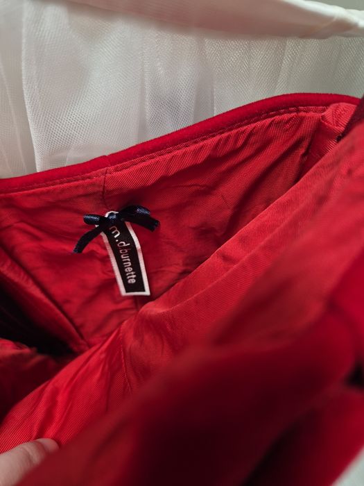 Top catifea cea mai buna calitate  și fusta tul natural .