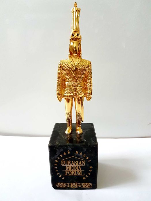 "Золотой человек" сувенир/статуэтка Евразийского Медиа Форума.