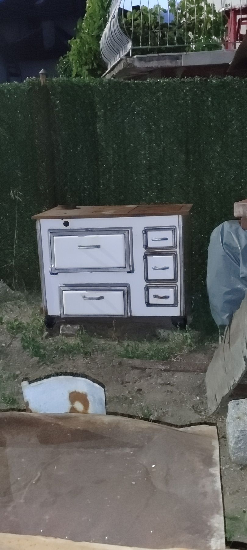 Продавам готварска печка. Много малко използвана.