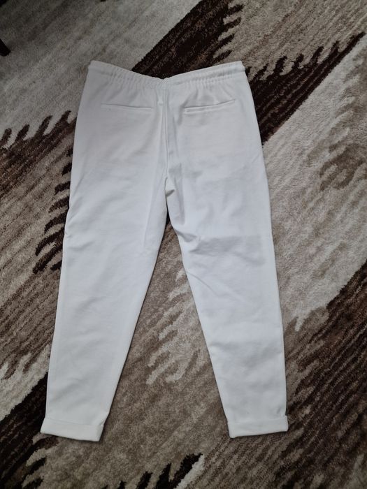Vand pantaloni Zara albi L