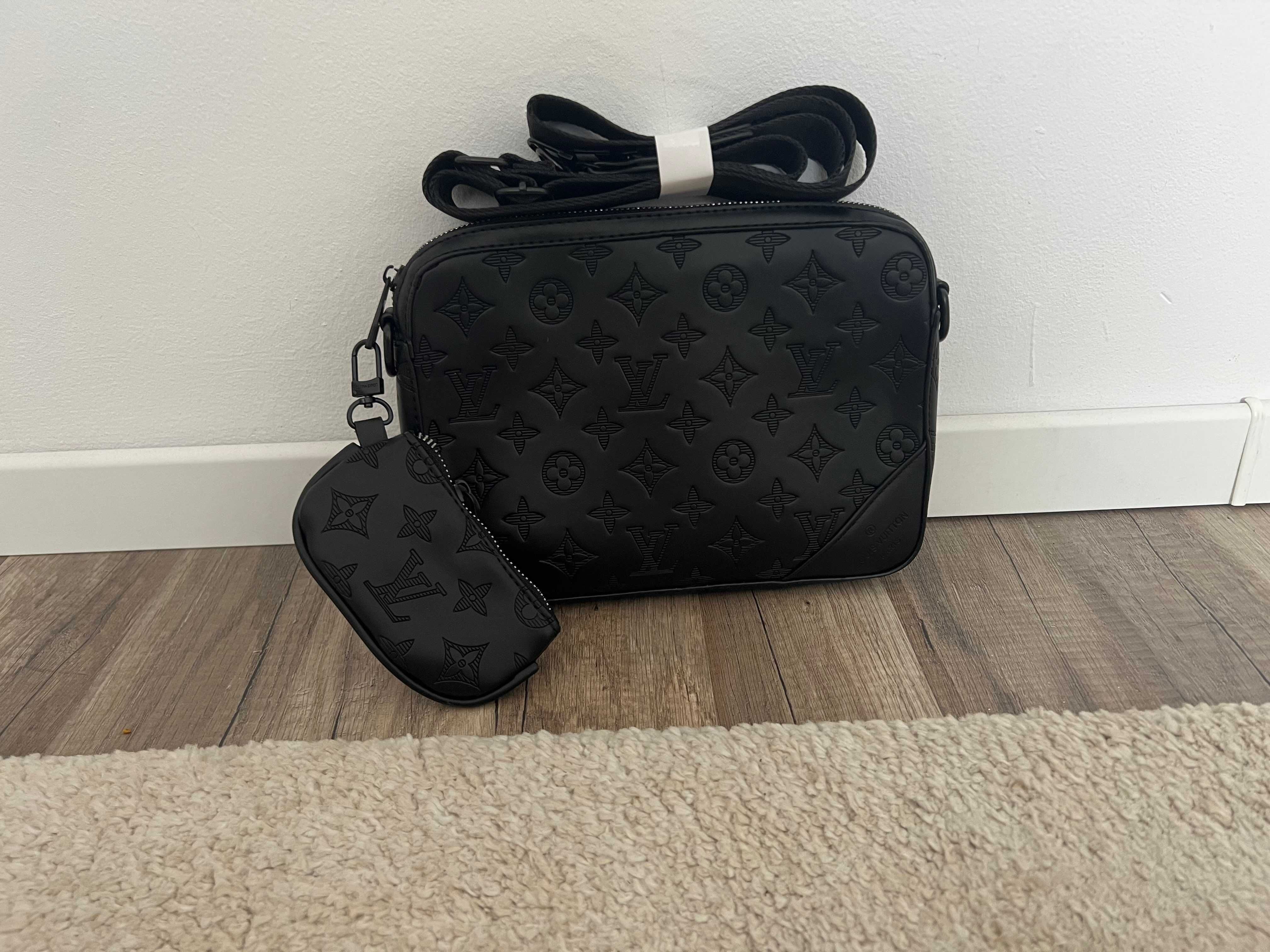 Borsetă Louis Vuitton + Accesorii (Black)