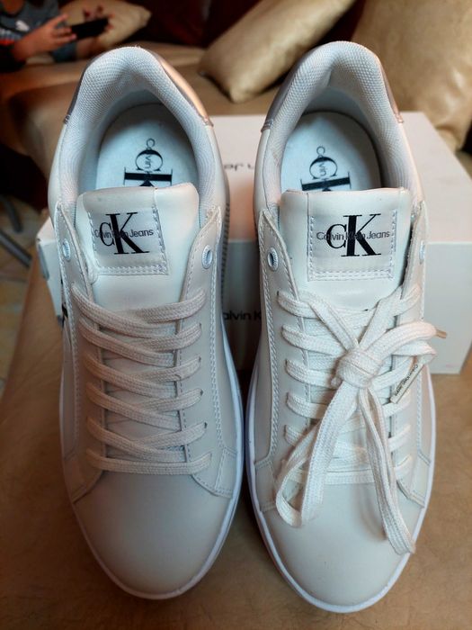 Adidasi albi, originali, noi Calvin Klein nr.39 - 26 cm talpa
