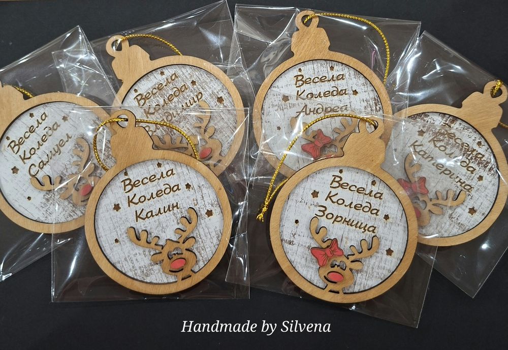 Коледни играчки за елха