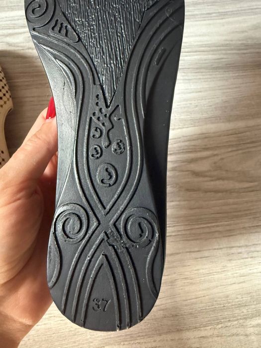 Продам новые кожаные мокасины