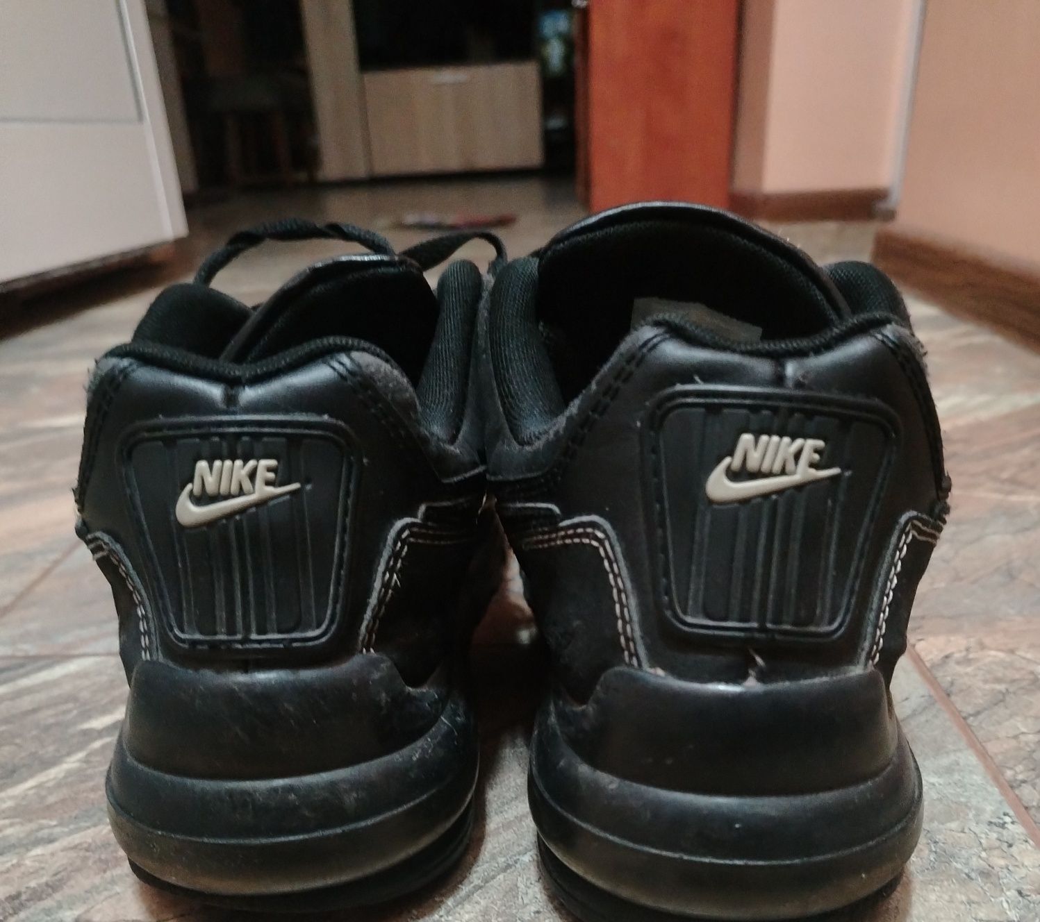 Nike естествена кожа