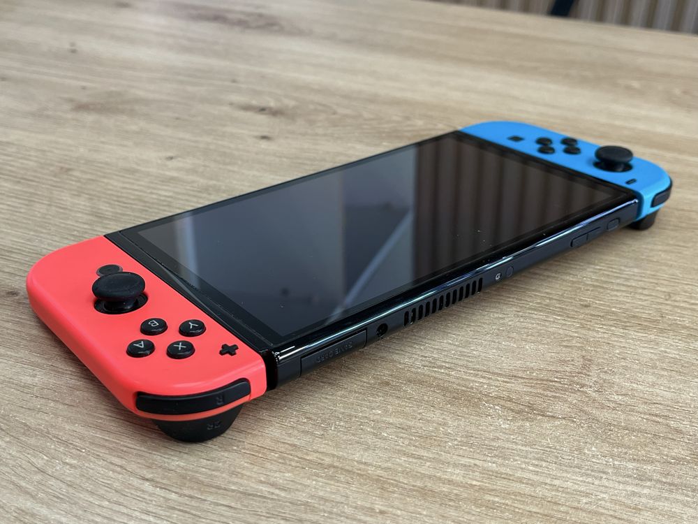 Nintendo Switch Oled + 4 игри