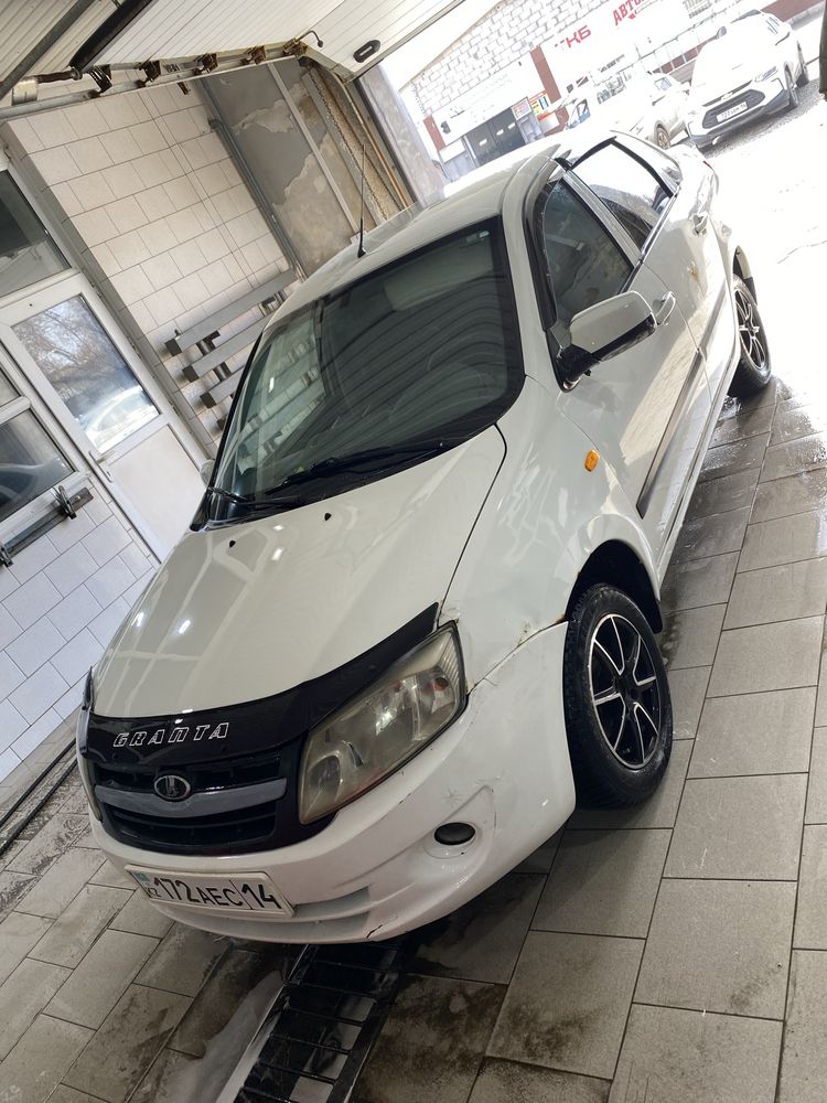 Продам Lada Гранту (автомат)