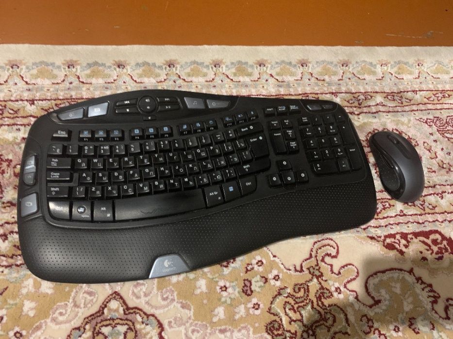 Беспроводная клавиатура с мышкой Logitech