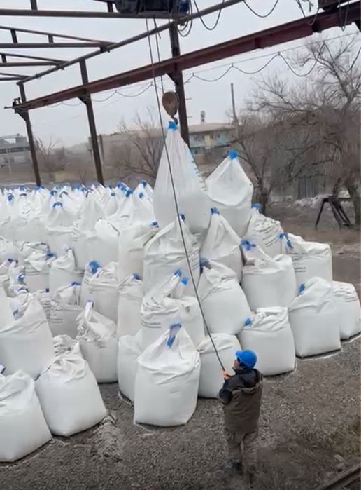 Барит, микрокальцит,  кальцит, сланец (сланцевая крошка