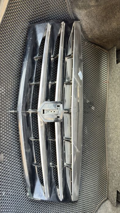 Решетка радиатора Toyota Alphard Оригинал’