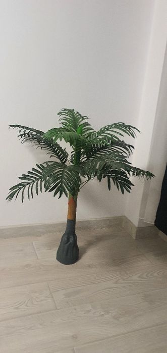 Vand planta artificiala foarte realista