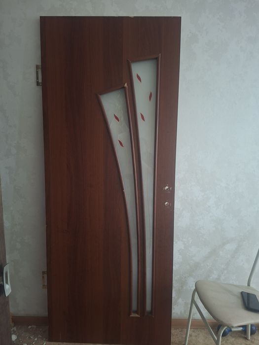 Продам дверь б/У с обналичкой.
