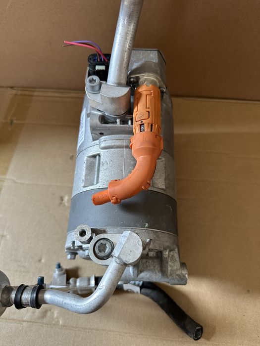 Compresor AC  BMW X1 F48 X2 F39 F45 F46 i8 F60 !