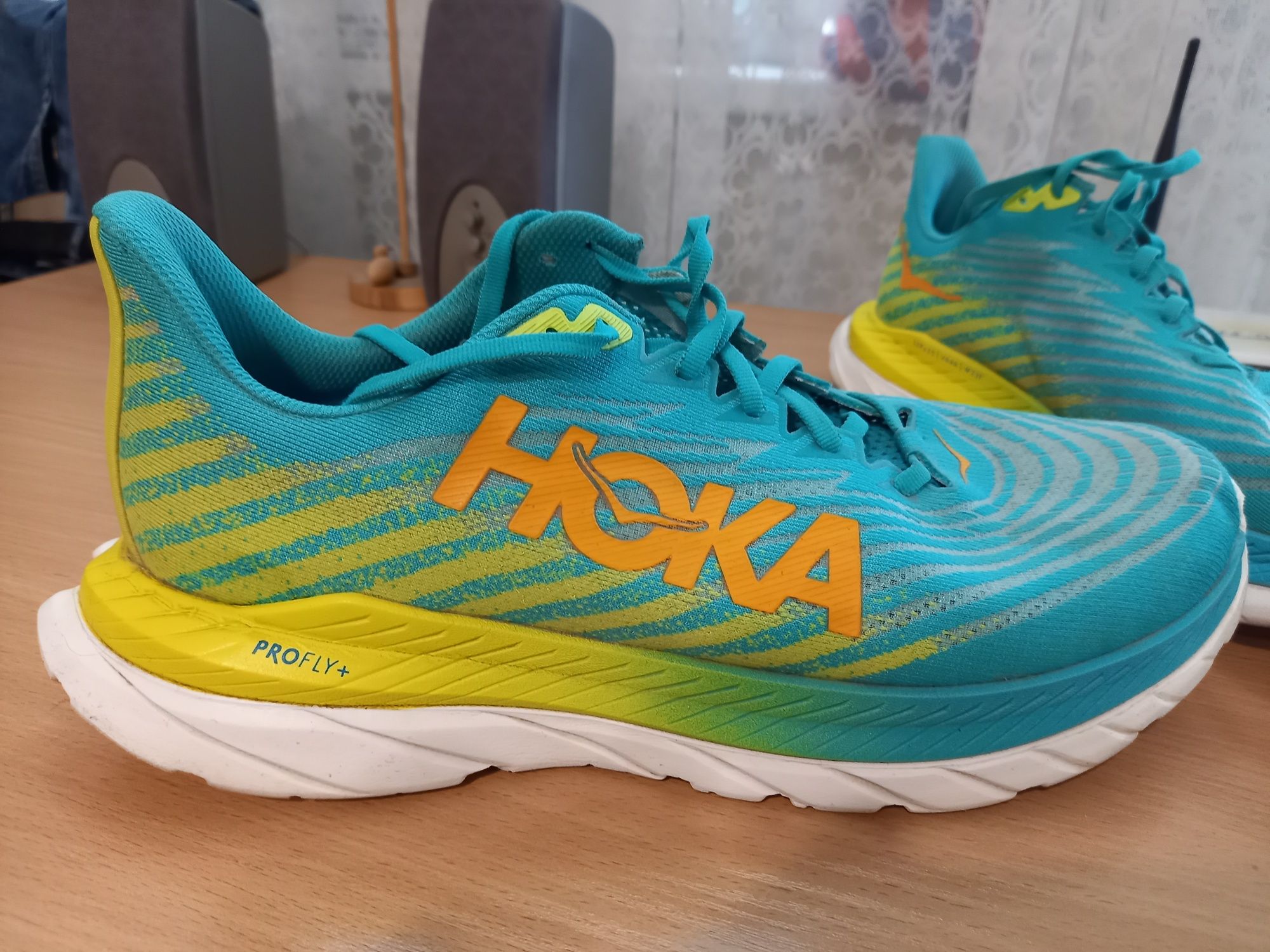 Hoka ProFly +,  45 1/3