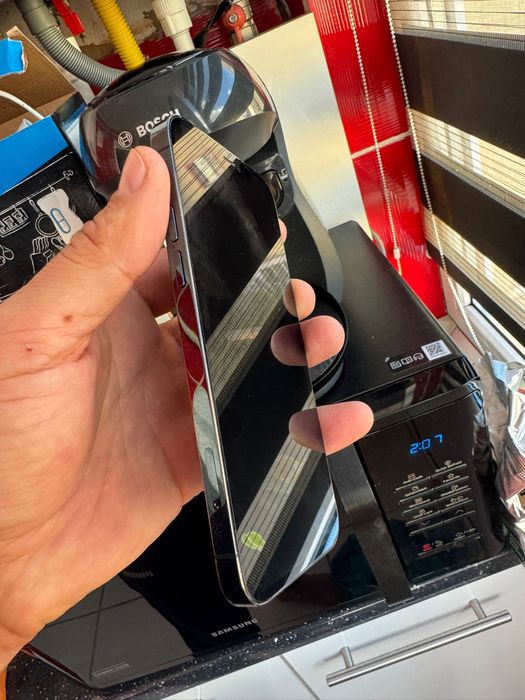 Iphone 12 PRO 256gb( fisurat 1cm colt stanga spate)