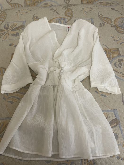 Белая блузка с талией