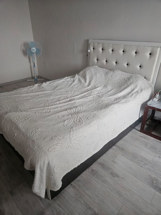 Продам двухспальную кровать