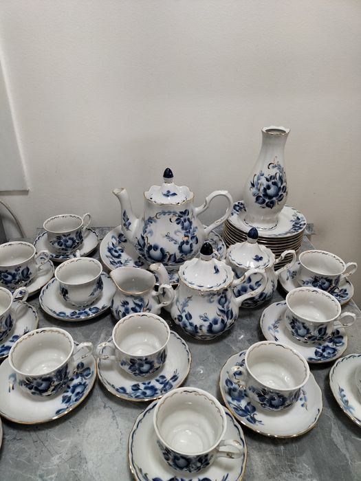 Продам новый чайный сервиз.