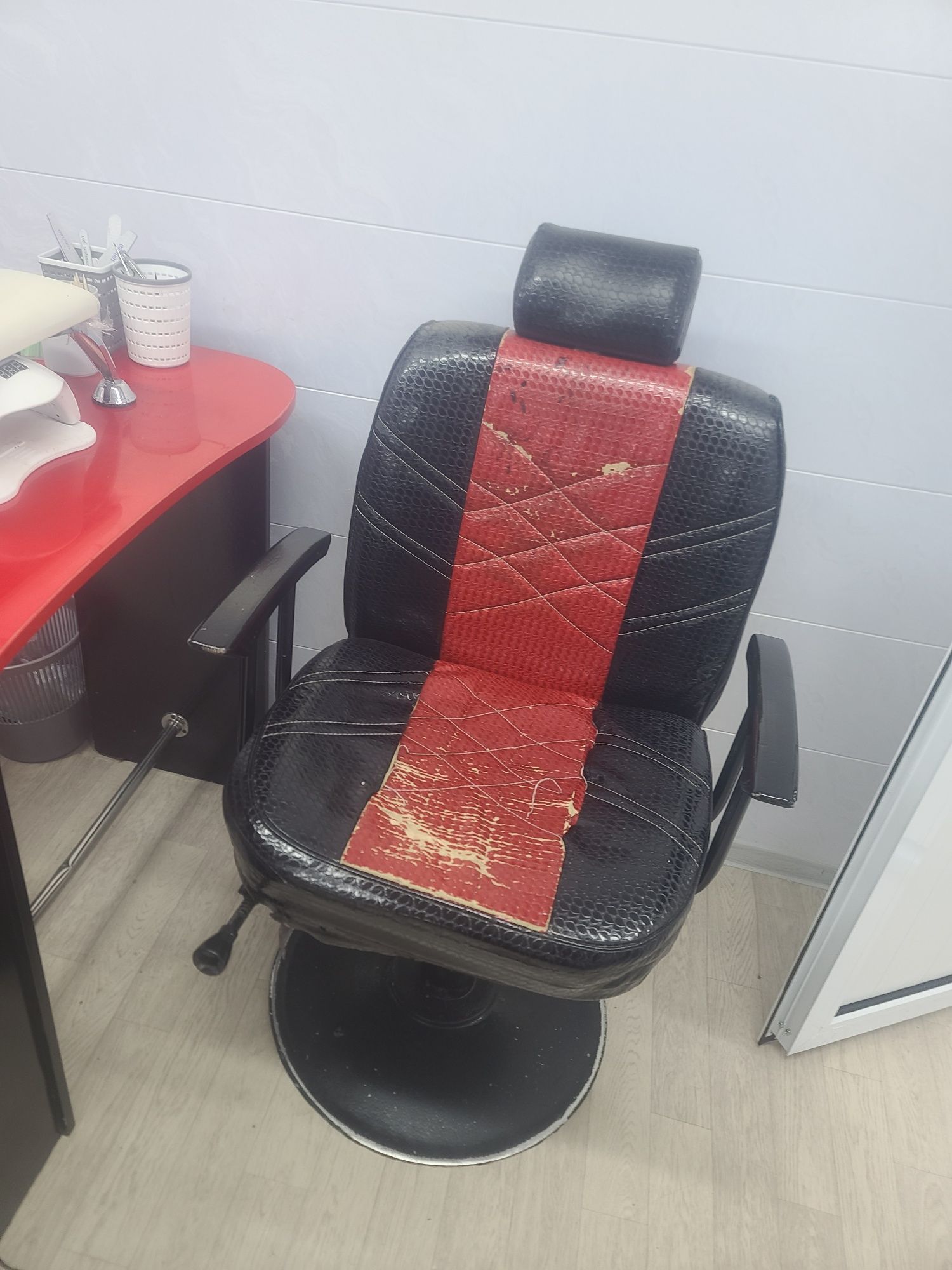 Salon mebel bor sotiladi