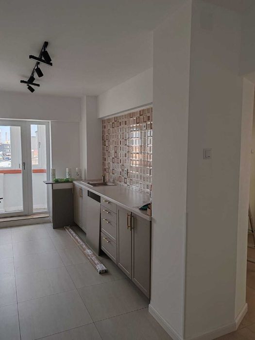 Apartament 3 camere decomandat, Calea Bucuresti-Piata Centrala-Vodaf