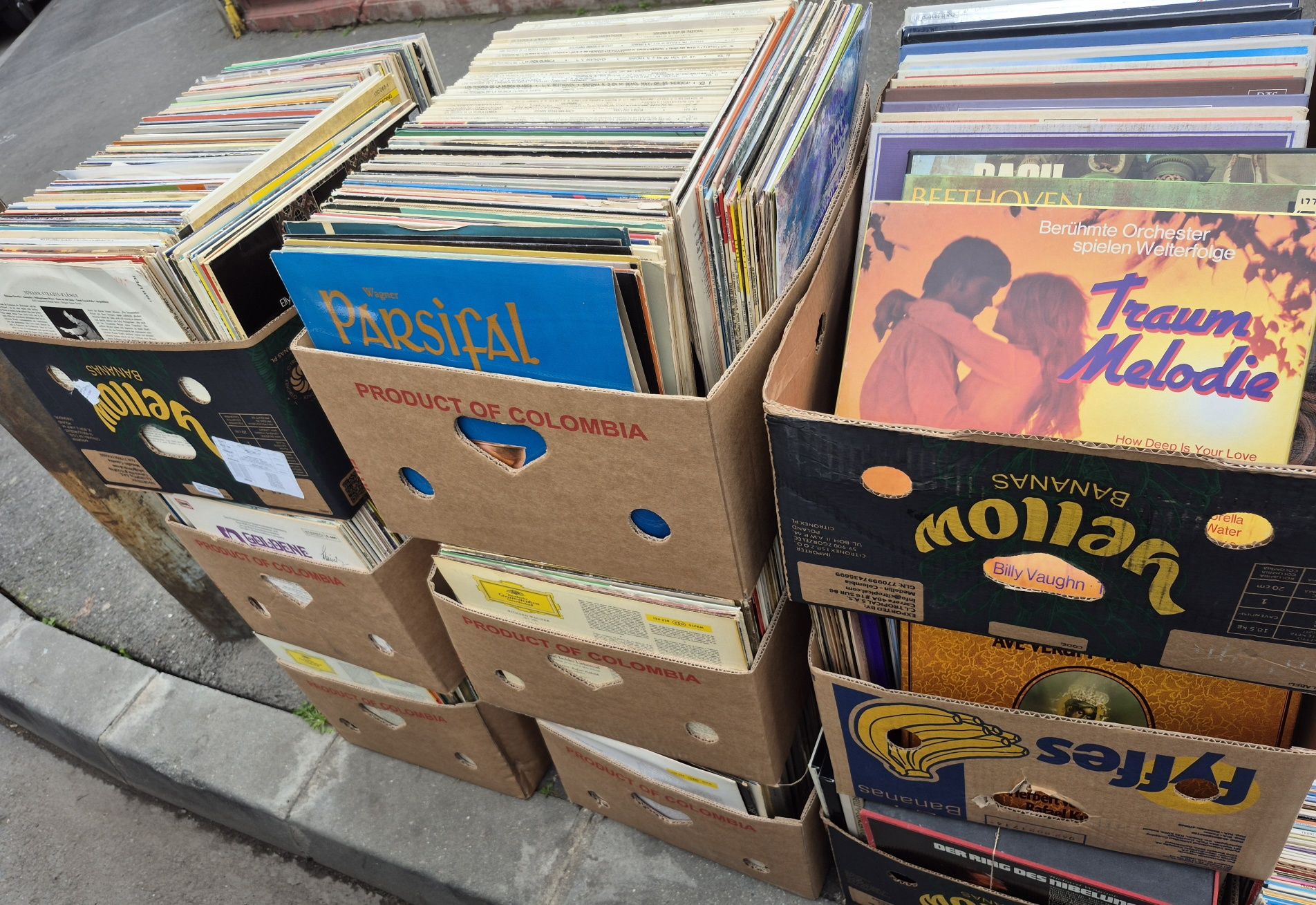 Vând Lot 600LP Discuri Vinil colectie cu muzica mixta 

-