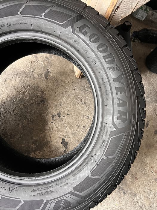 2 anvelope iarna 215/65/16 C , GoodYear , DOT 2024