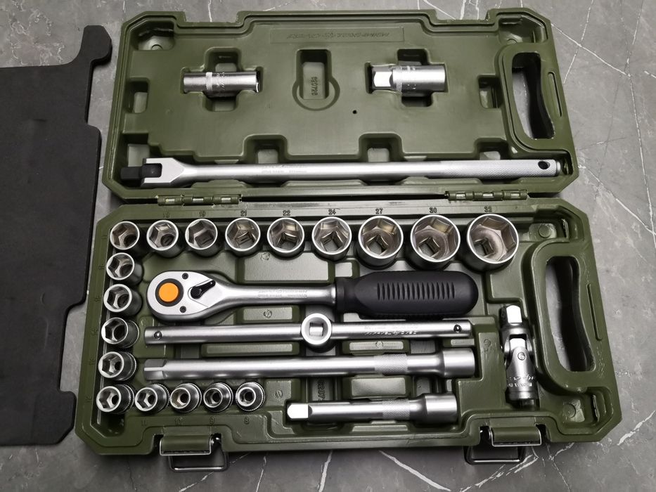 Продам абсолютно новый Набор инструмента (ДЕЛО ТЕХНИКИ)