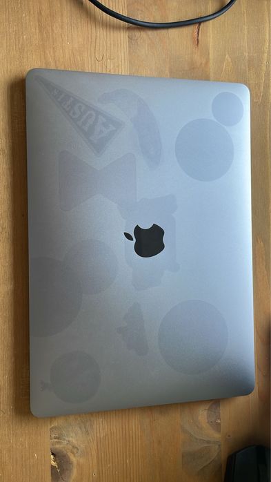 MacBook Pro 13-inch cu Touchbar, 2019