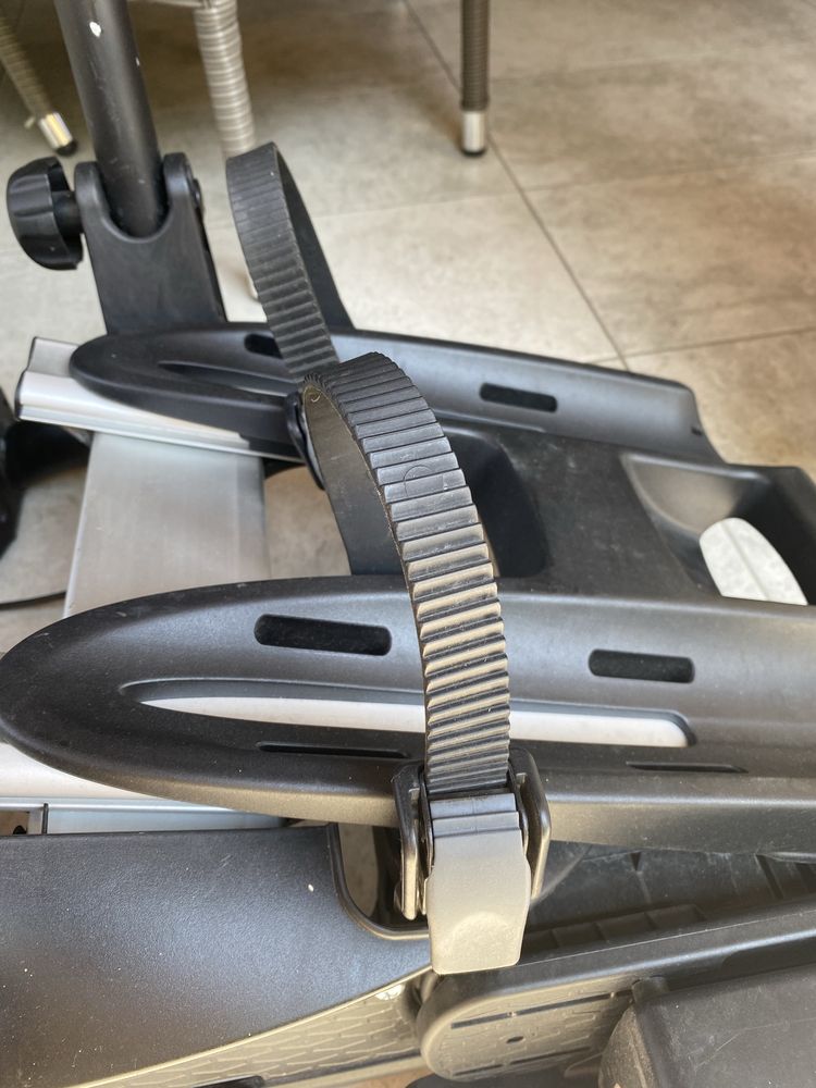 Vand suport thule pentru 2 biciclete